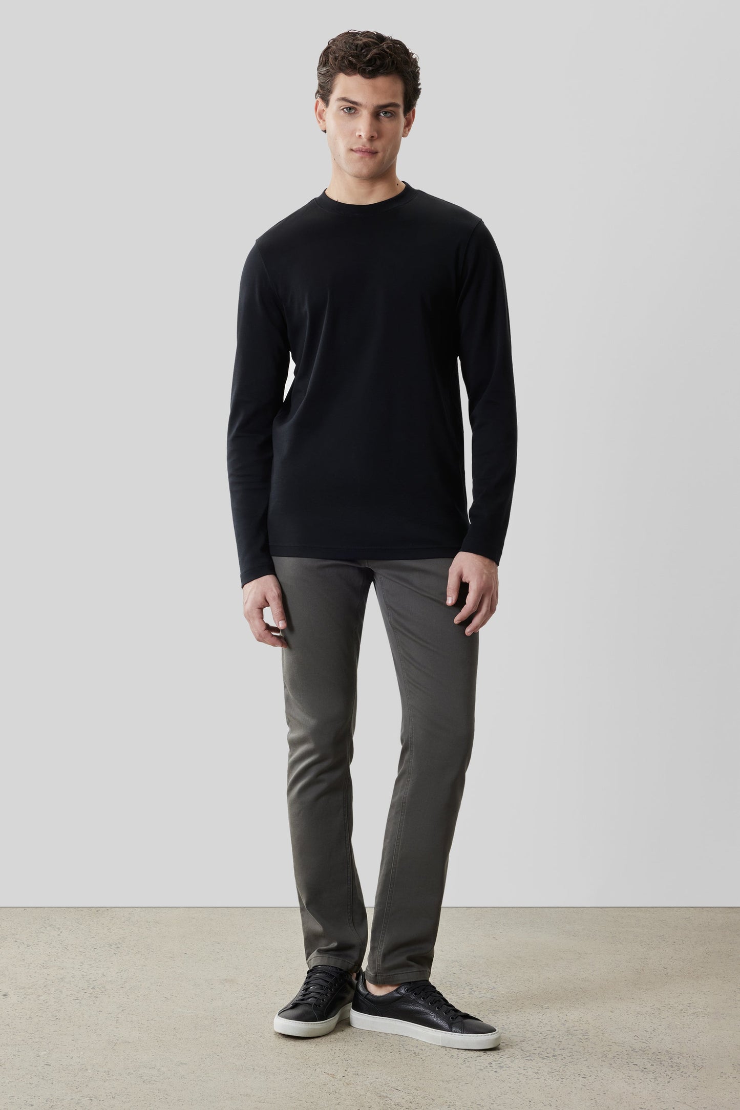 Robert Barakett Men's Pima Cotton Long Sleeve Crew Neck T-Shirt in Black