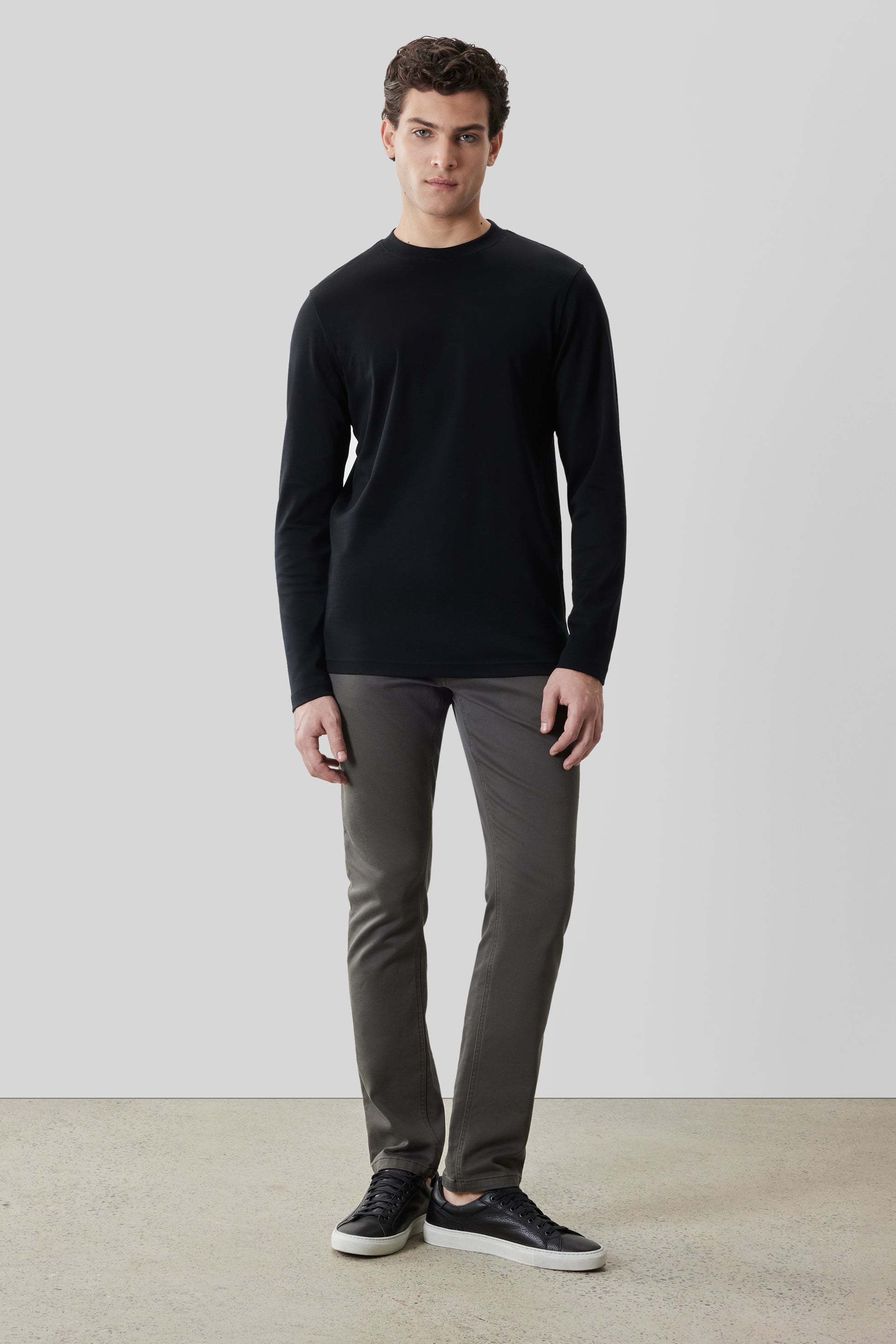 Robert Barakett Men's Pima Cotton Long Sleeve Crew Neck T-Shirt in Black