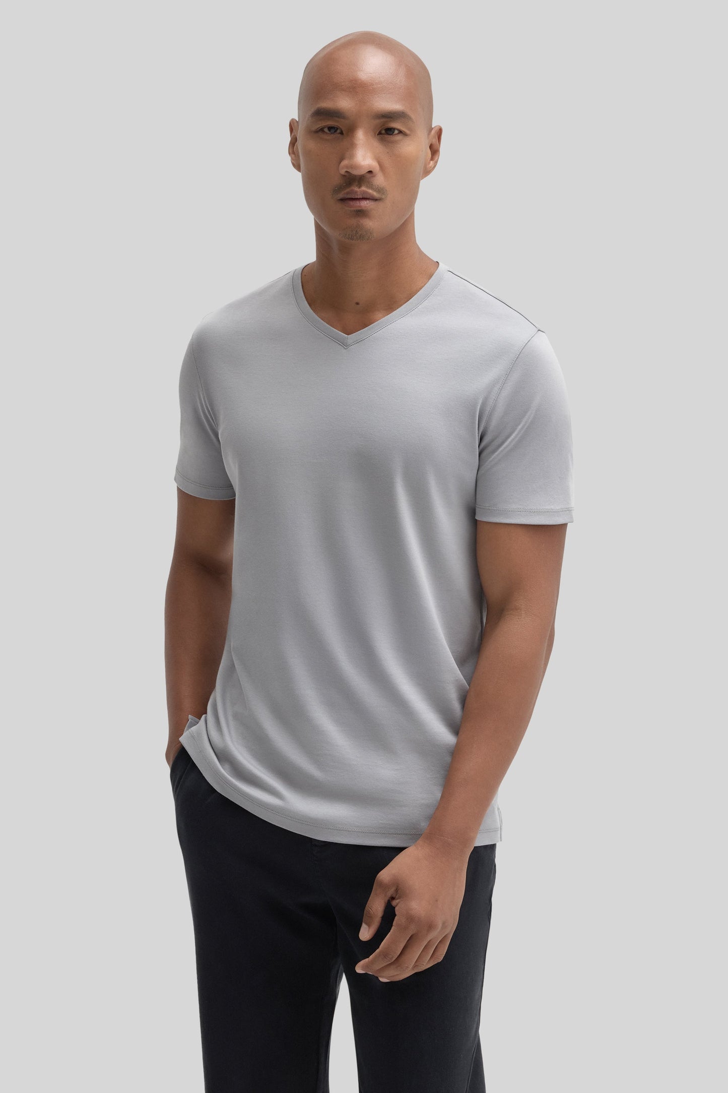 Robert Barakett Men's Pima Cotton V-Neck T-Shirt in Monument Grey