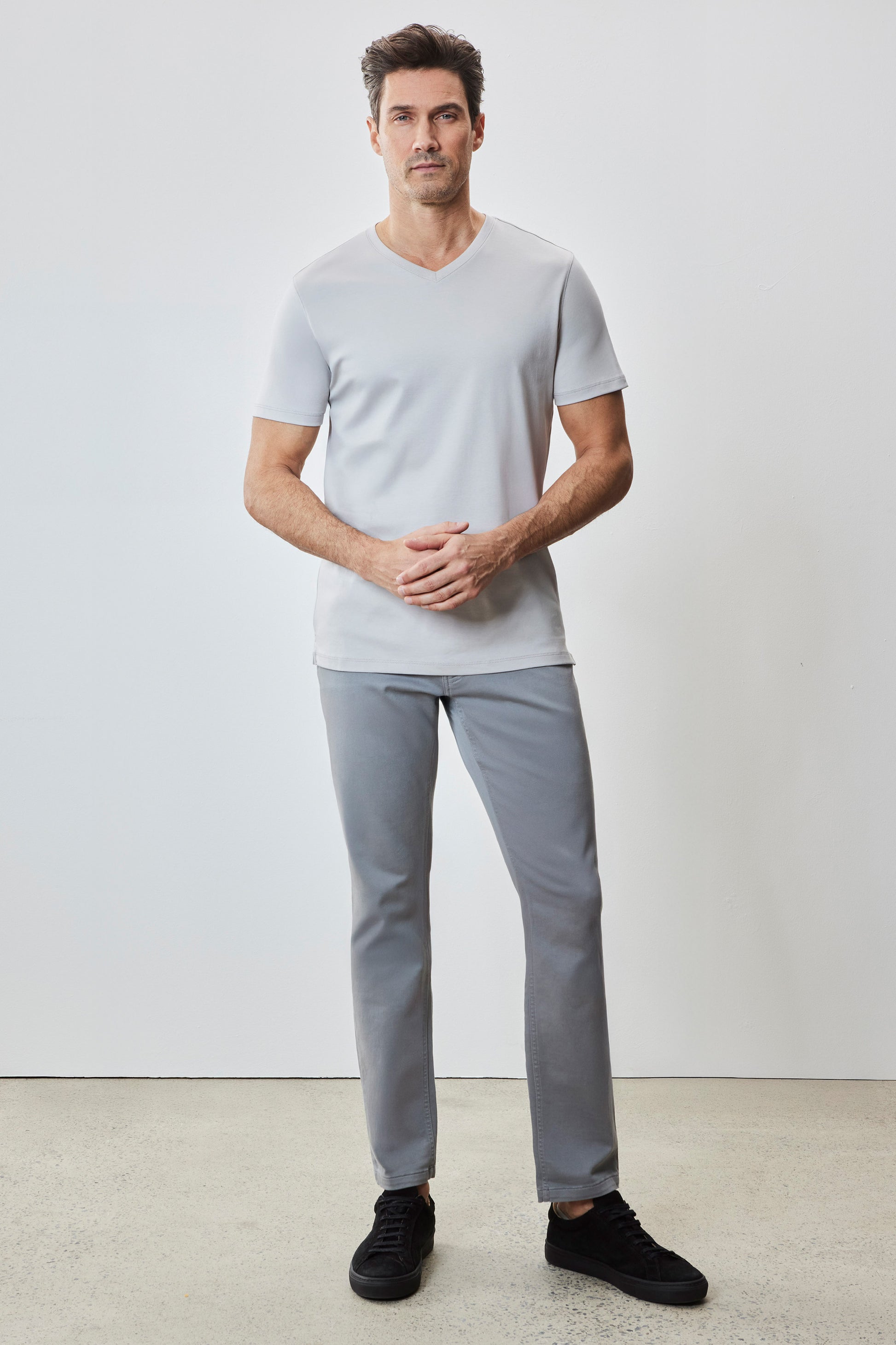 Robert Barakett Men's Pima Cotton V-Neck T-Shirt in Chalk