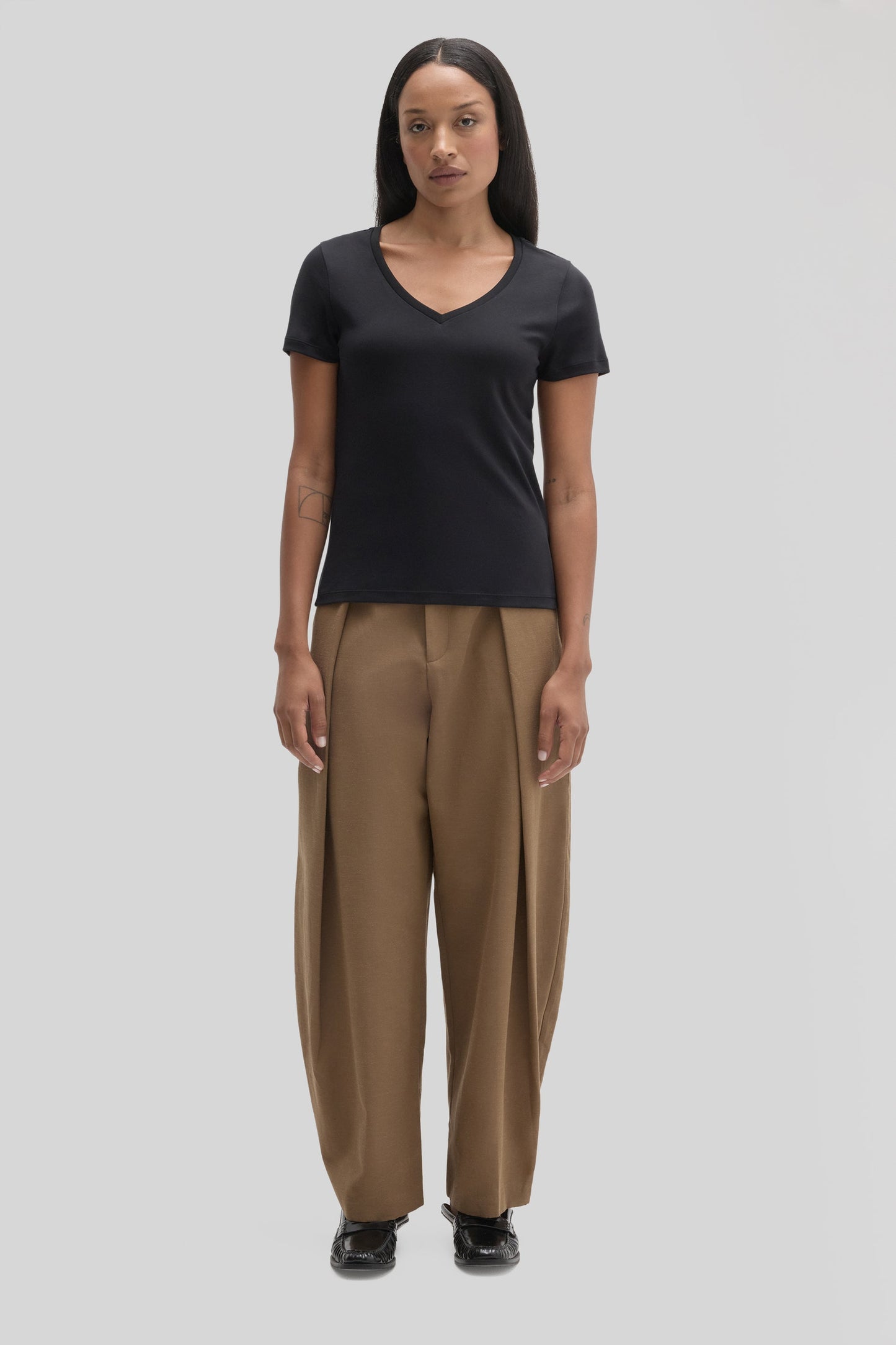 Robert Barakett The Barakett Women's V Tee