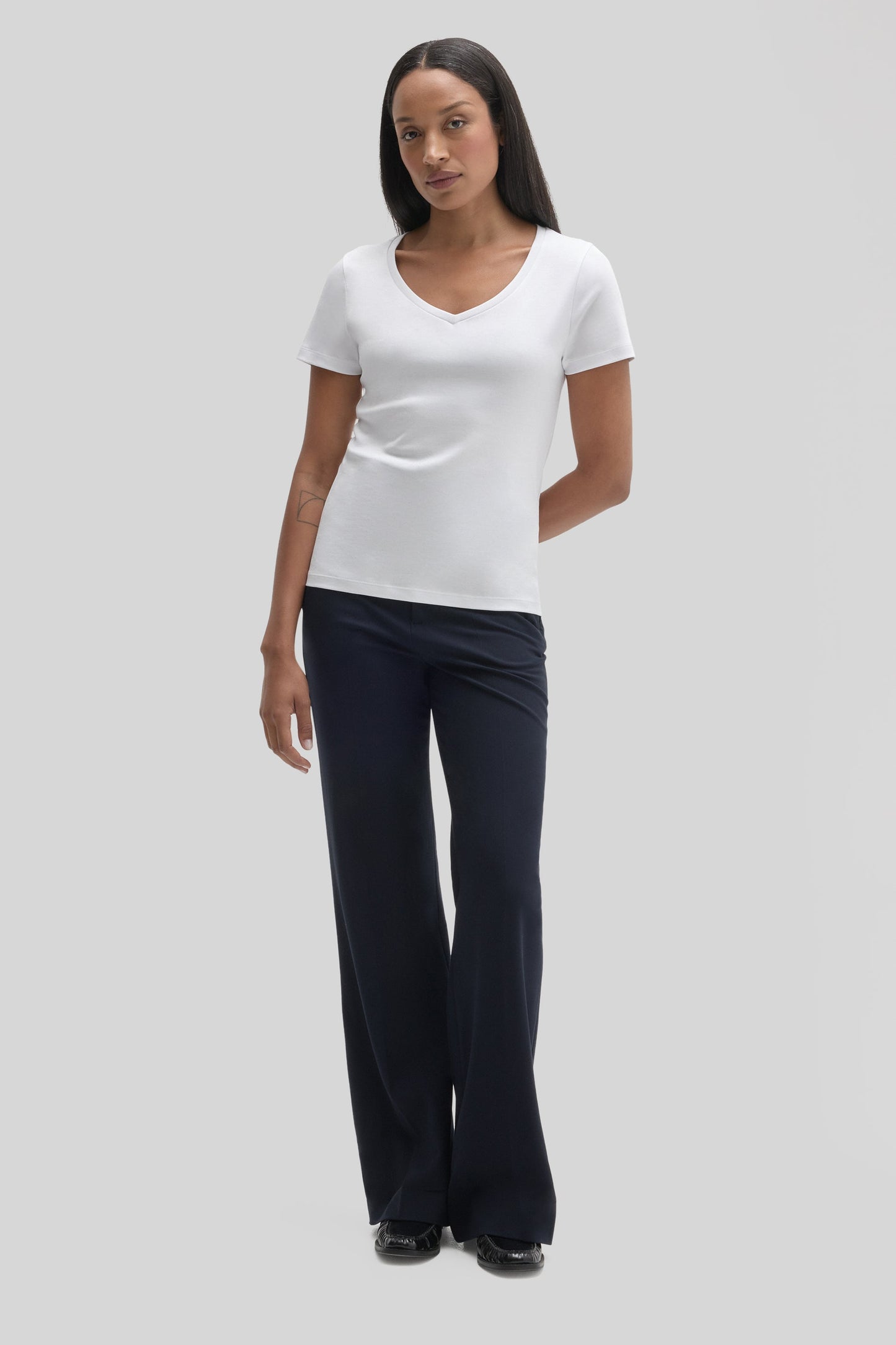Robert Barakett The Barakett Women's V Tee
