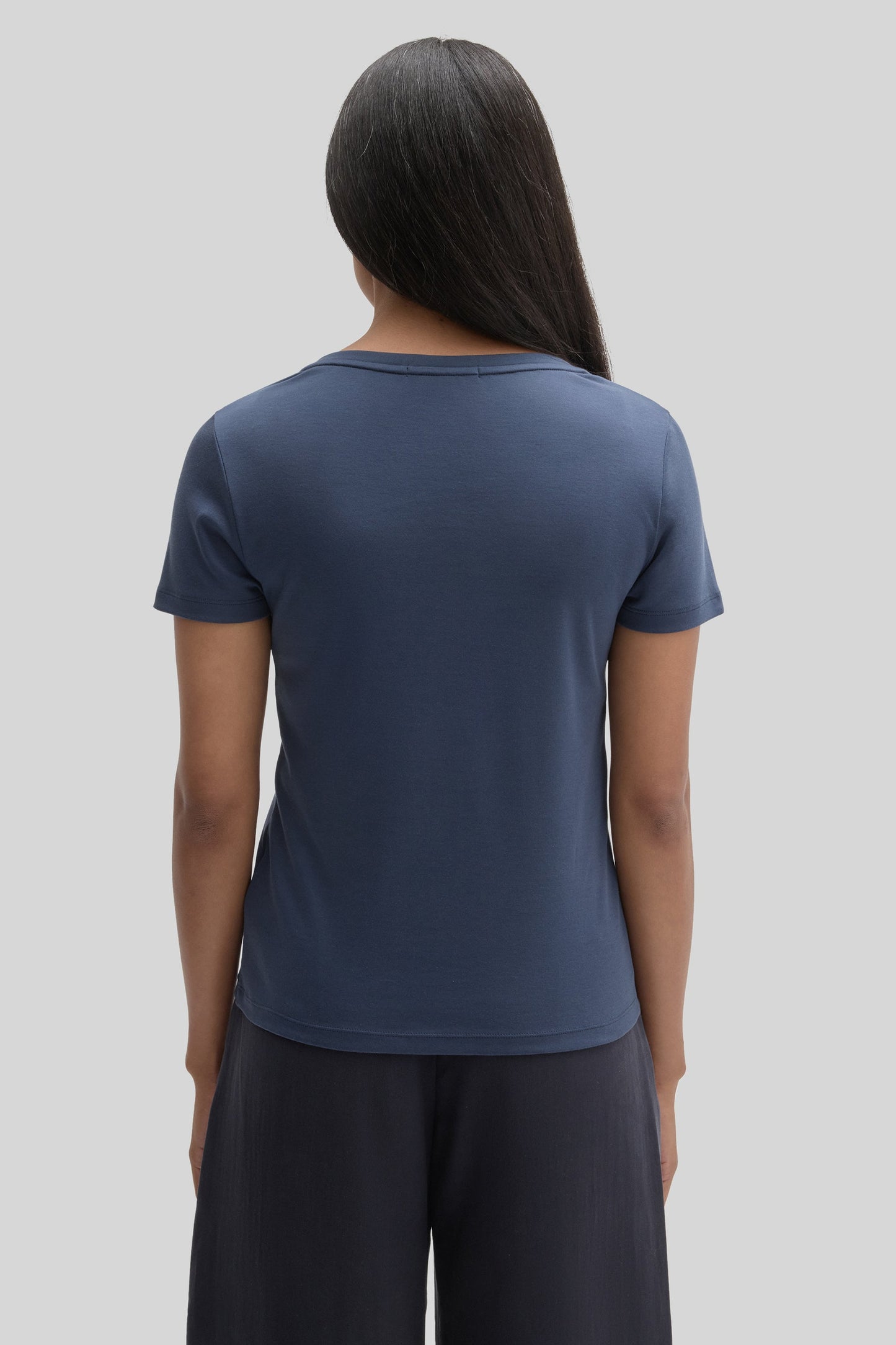Robert Barakett The Barakett Women's V Tee