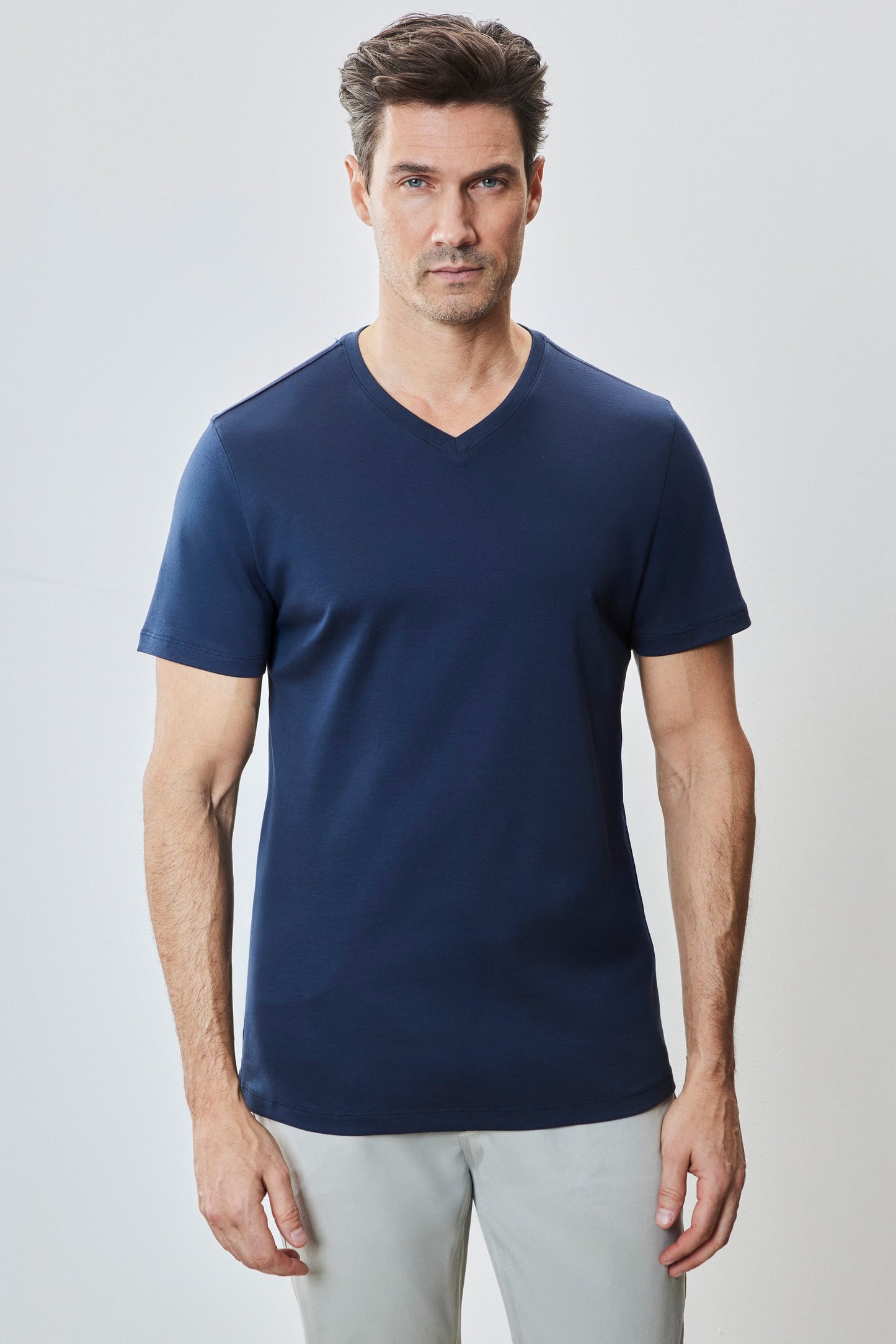 Robert Barakett Men's Pima Cotton V-Neck T-Shirt in Navy Blue