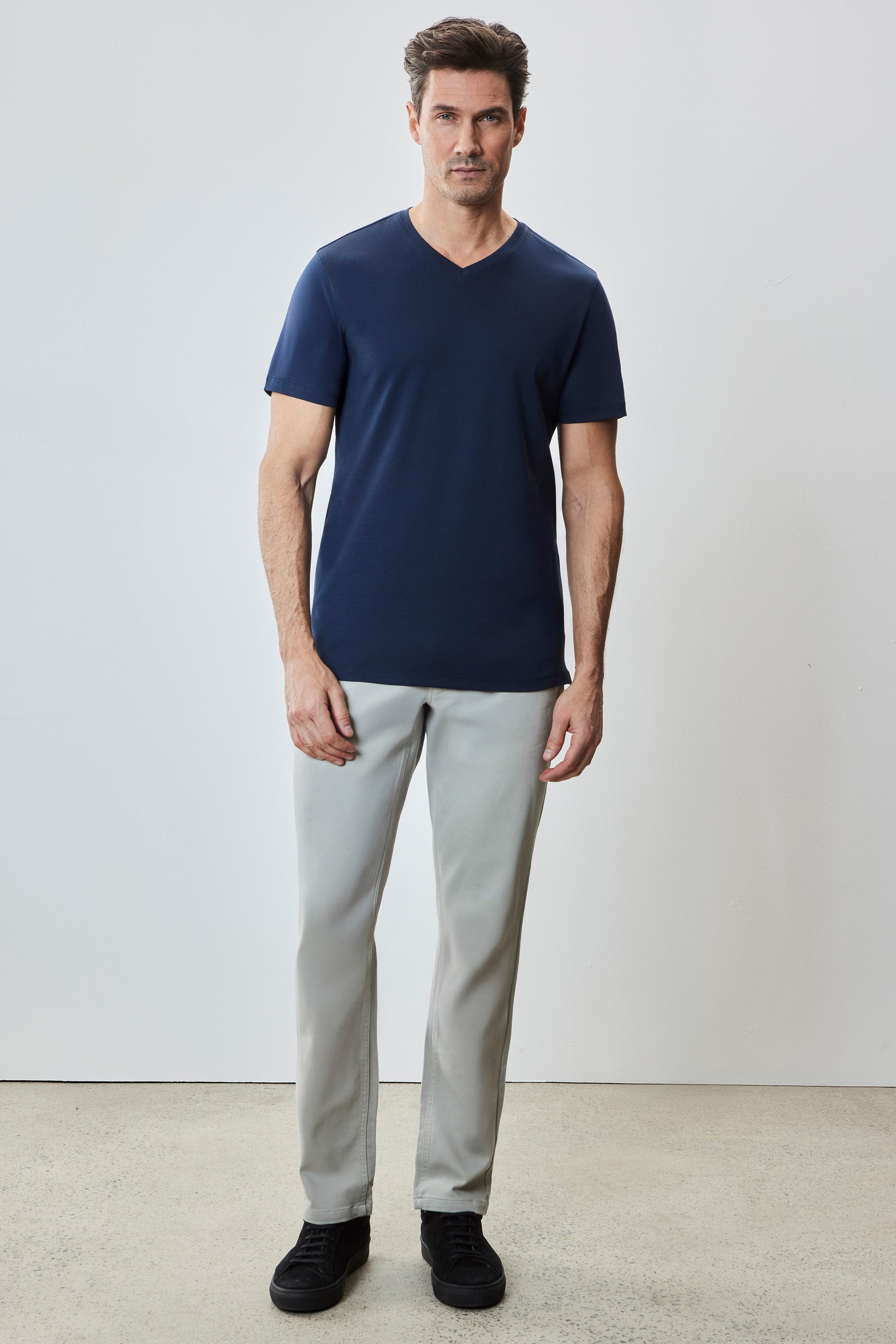 Robert Barakett Men's Pima Cotton V-Neck T-Shirt in Navy Blue